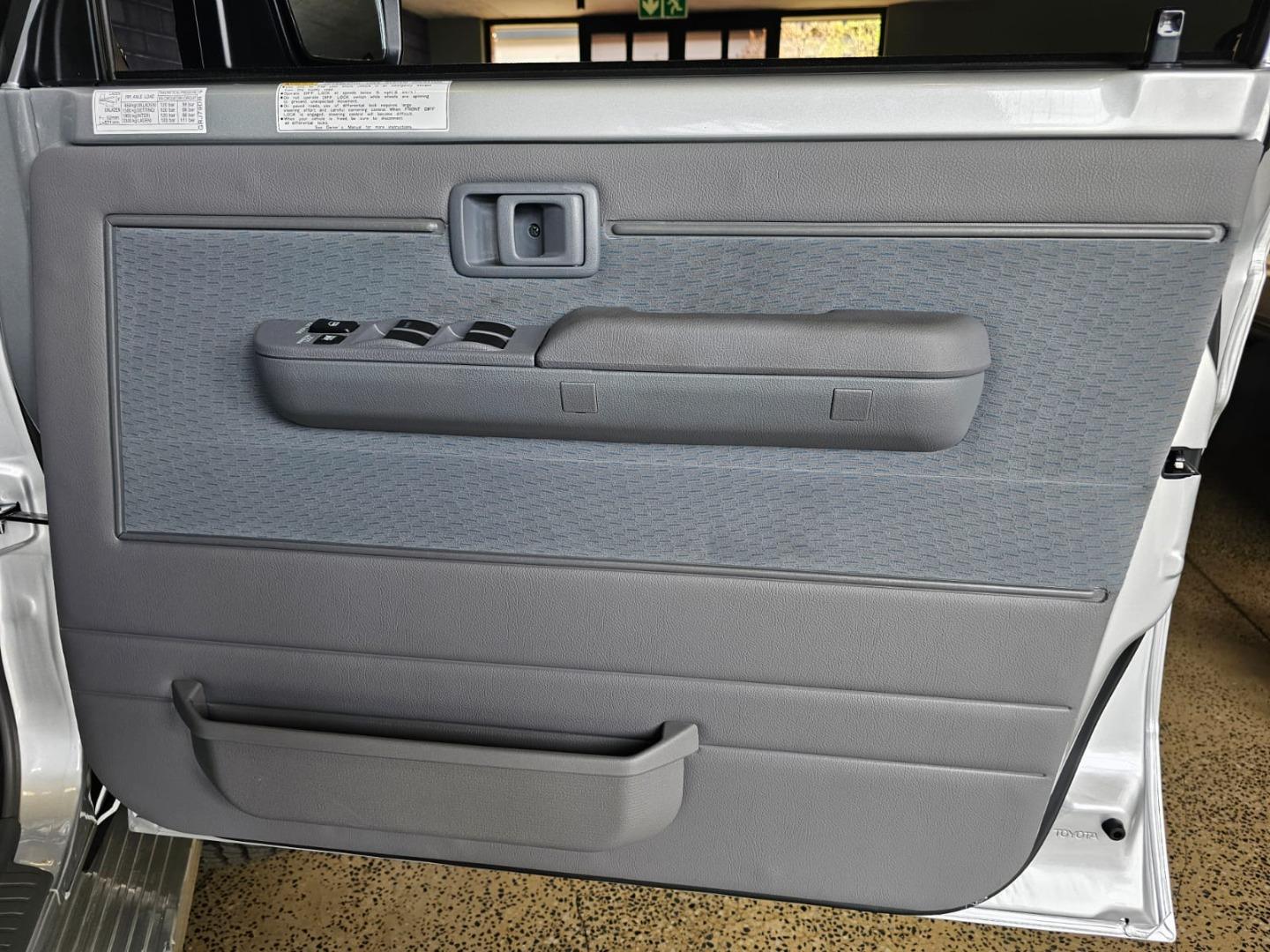 2025 Toyota Land Cruiser 79 4.5D-4D LX V8 Double Cab