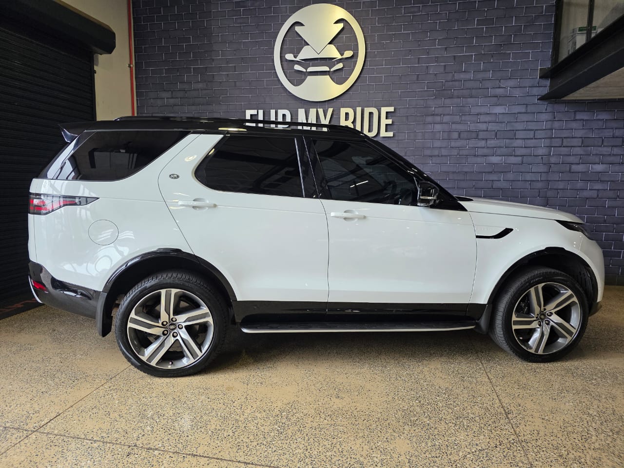 2025 Land Rover Discovery D350 Metropolitan Edition