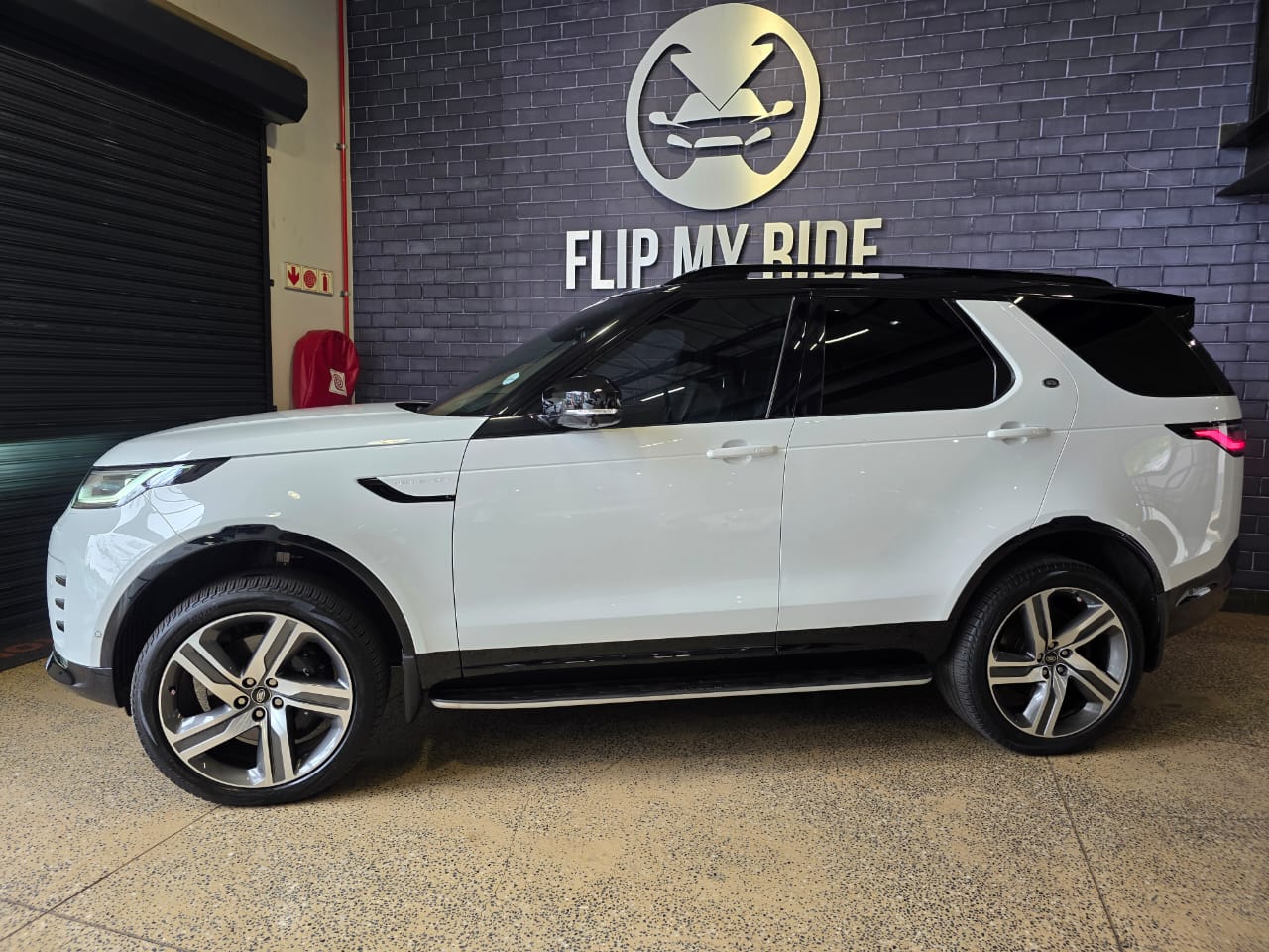 2025 Land Rover Discovery D350 Metropolitan Edition