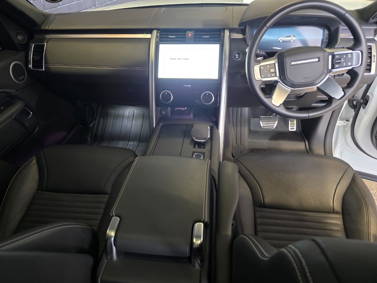 2025 Land Rover Discovery D350 Metropolitan Edition