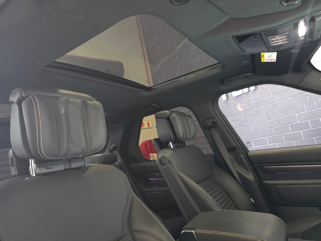 2025 Land Rover Discovery D350 Metropolitan Edition